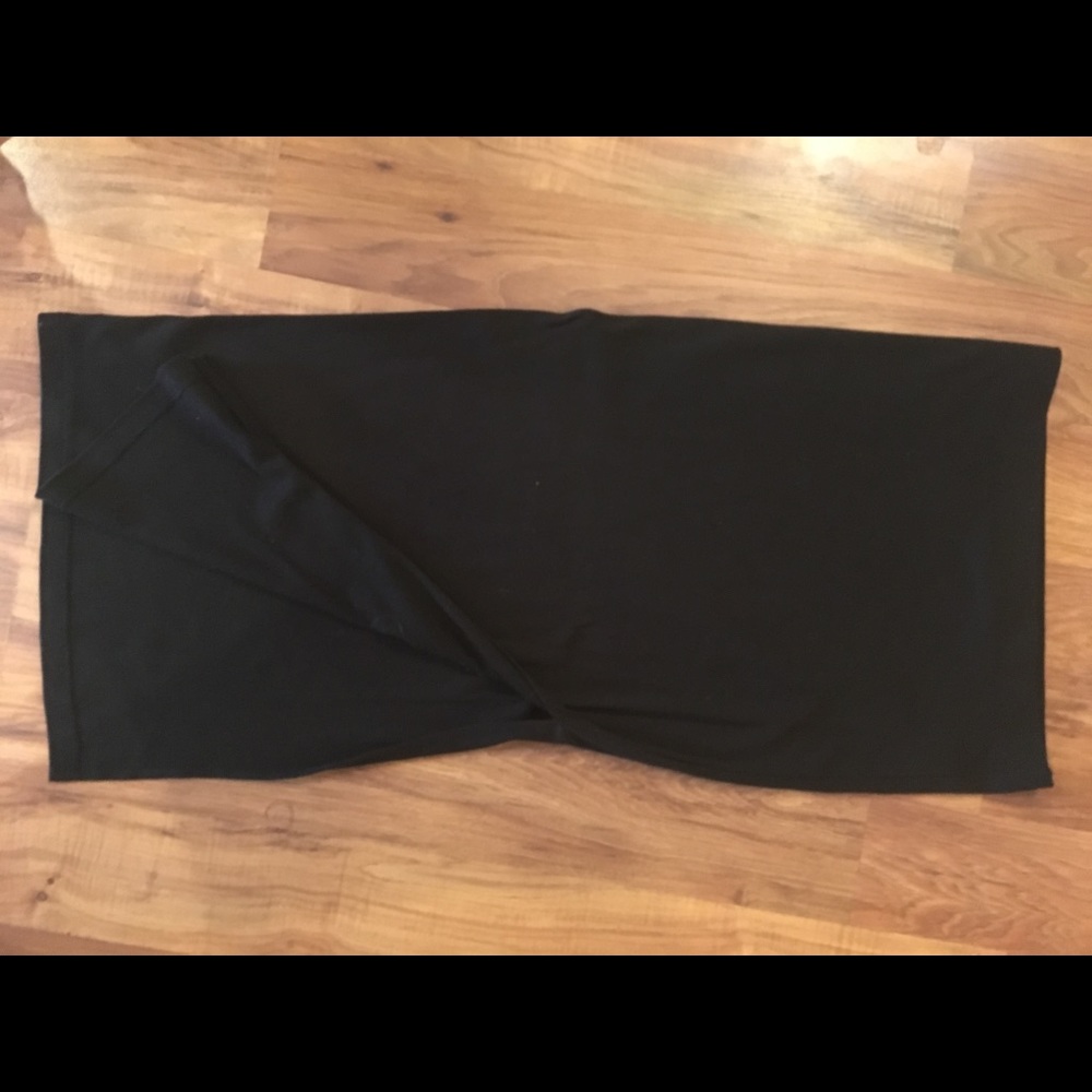Black shin length cotton skirt